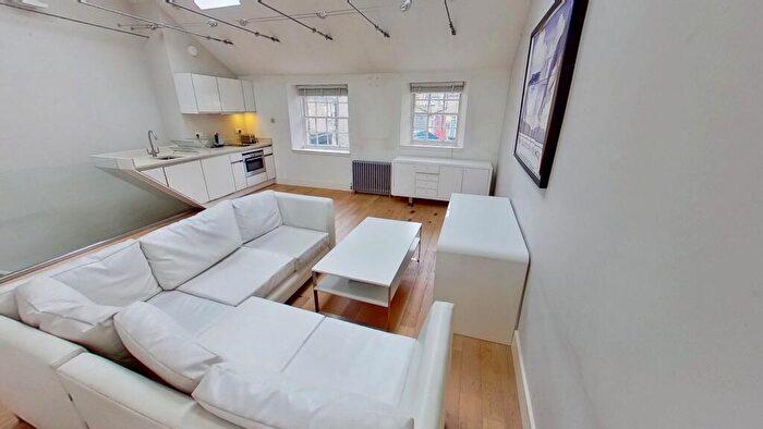 2 Bedroom Flat To Rent In Gloucester Square, Edinburgh, EH3
