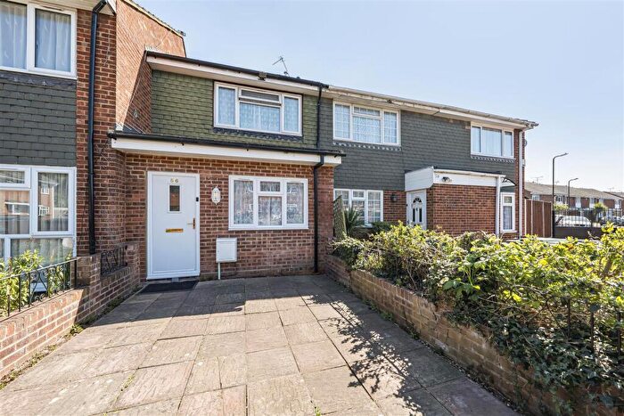 3 Bedroom Terraced House For Sale In Severn Crescent, Slough, SL3