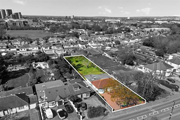 3 Bedroom Detached Bungalow For Sale In Tentelow Lane, Norwood Green, UB2