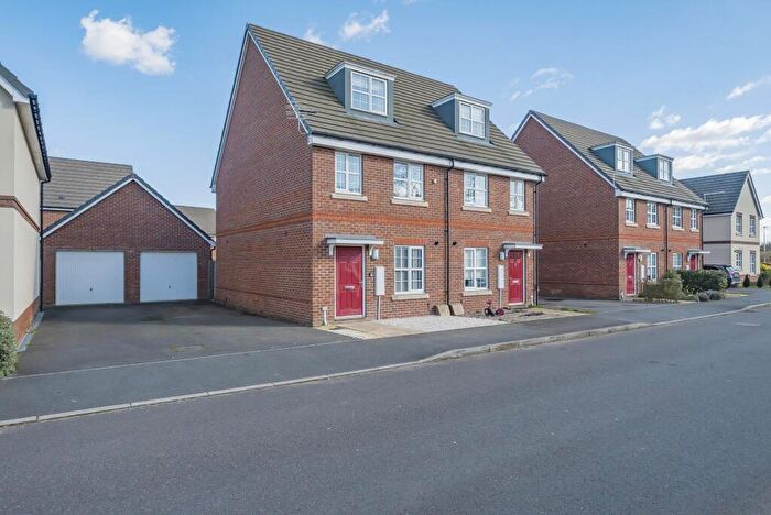 3 Bedroom Semi-Detached House To Rent In Hayes Drive, Three Mile Cross, RG7