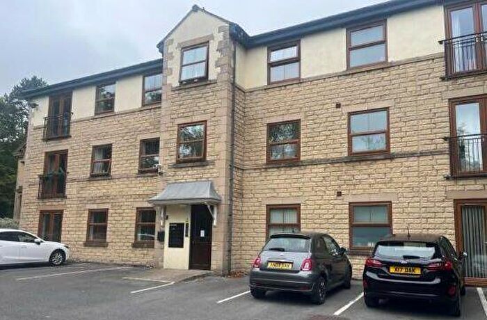1 Bedroom Flat For Sale In Apartment Westwood Hall, Peregrine Way, Bradford, West Yorkshire, BD6