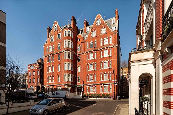 3 Bedroom Flat For Sale In South Street, Mayfair, London, W1K