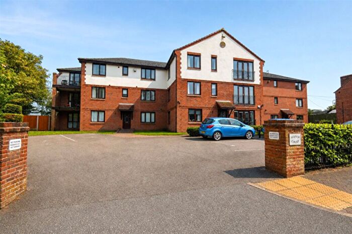 2 Bedroom Apartment For Sale In Thingwall Road, Heswall, Wirral, CH61