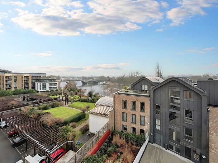 1 Bedroom Flat To Rent In Kew Bridge Road, Brentford, TW8