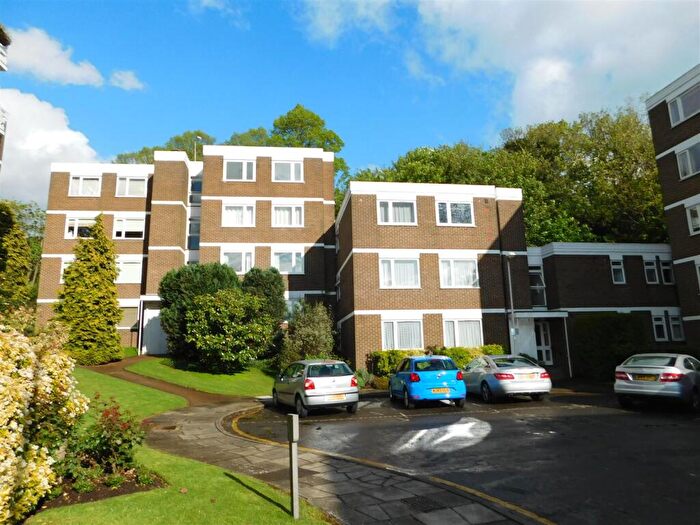2 Bedroom Flat To Rent In Mountcombe Close, Surbiton, KT6