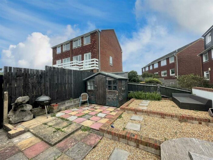 3 Bedroom Maisonette To Rent In Madehurst Close, Brighton, BN2