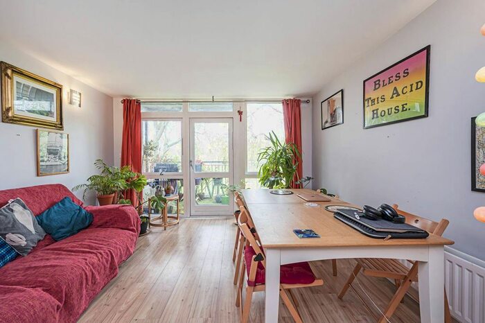 2 Bedroom Flat To Rent In Southwold Road, Clapton, London, E5