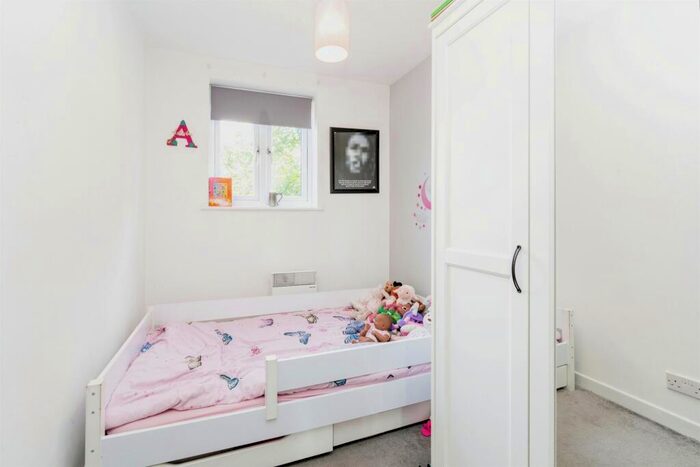 2 Bedroom Flat For Sale In Ferguson Grove, Cheshunt, Waltham Cross, EN8