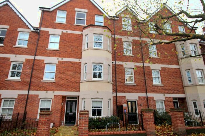 2 Bedroom Flat To Rent In Warwick Avenue, Bedford, Bedfordshire, MK40