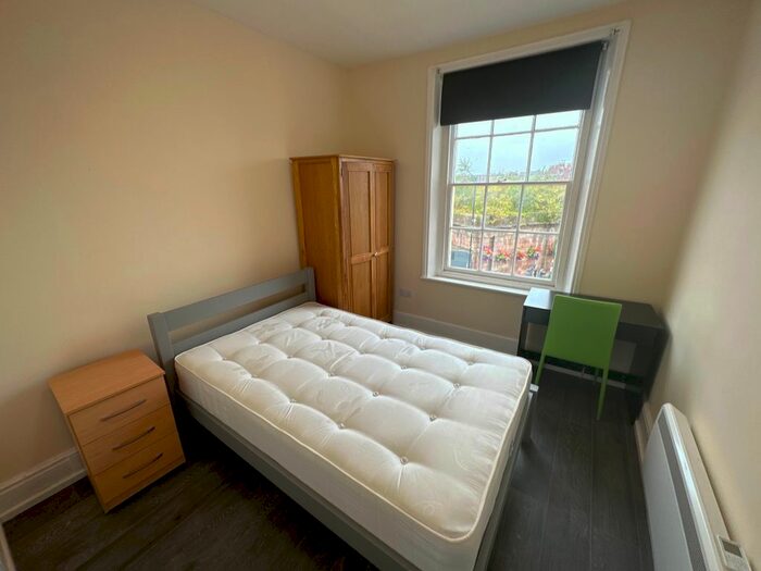 2 Bedroom Flat To Rent In Flat, High Street, CV31