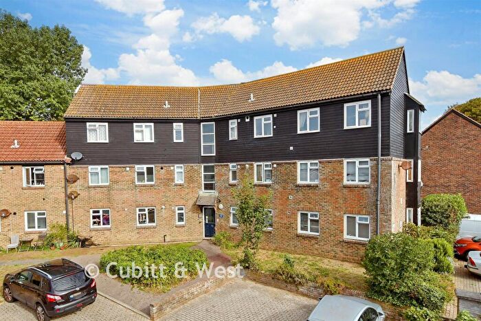 1 Bedroom Flat For Sale In Trafalgar Close, Peacehaven, East Sussex, BN10