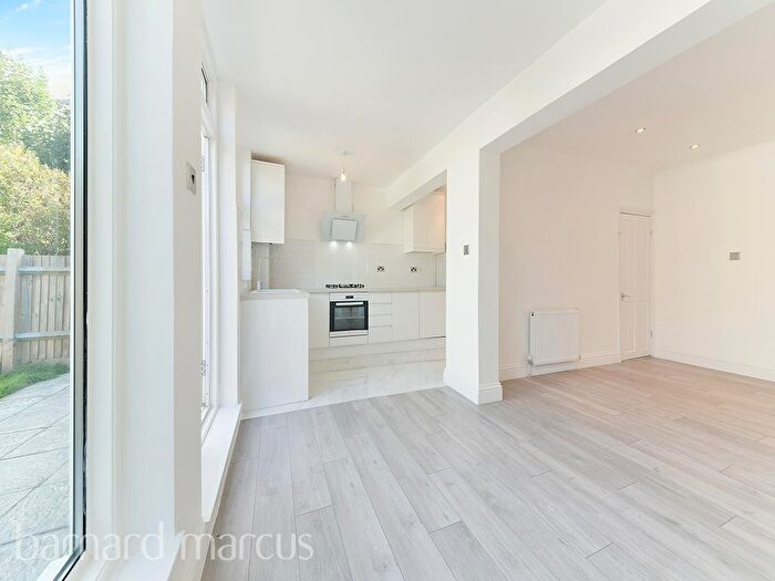 4 Bedroom Apartment To Rent In Midhurst Avenue, Croydon, CR0