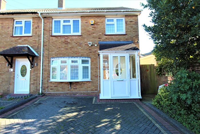 3 Bedroom Semi Detached House For Sale In Tasker Road, Grays, RM16