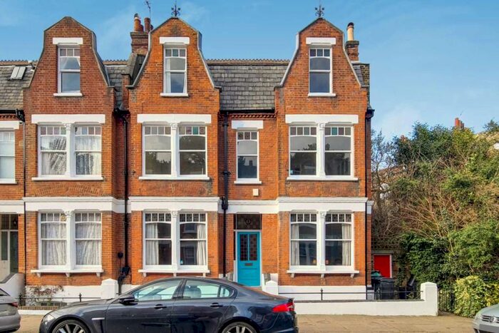 2 Bedroom Apartment To Rent In Bisham Gardens, Highgate, N6