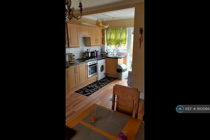 3 Bedroom Detached House To Rent In Imperial Road, Beeston, Nottingham, NG9