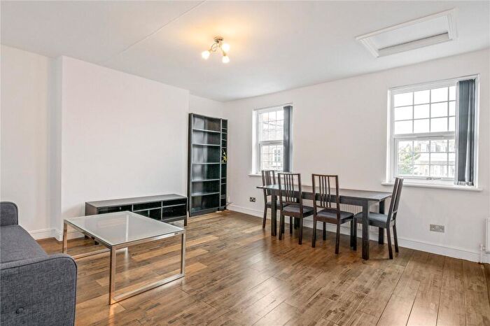 2 Bedroom Apartment To Rent In New North Road, Islington, London, N1