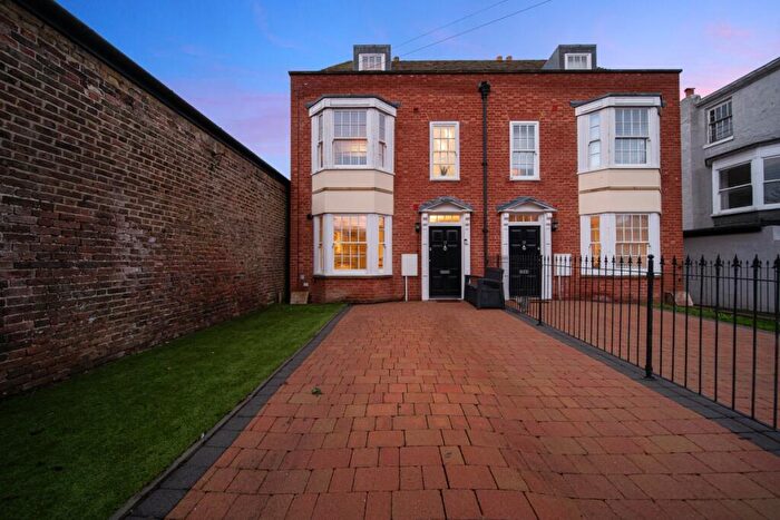 4 Bedroom Semi Detached House For Sale In Mansion Row Gillingham, ME7