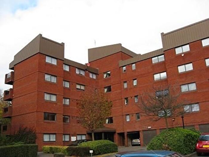 2 Bedroom Flat To Rent In Spencer Close, Finchley, N3