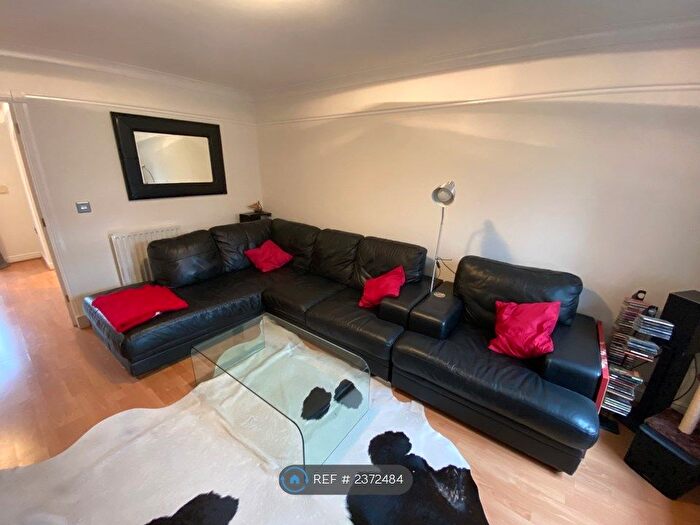 3 Bedroom Terraced House To Rent In Mansion Gate Drive, Leeds, LS7
