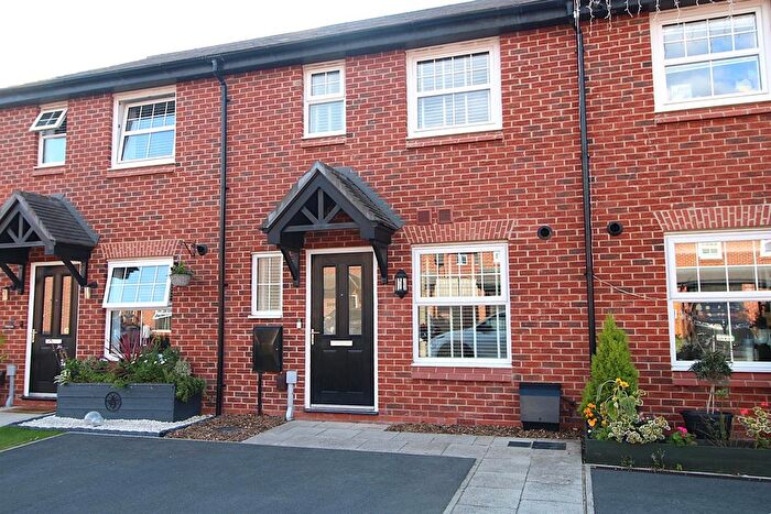 3 Bedroom Town House To Rent In Bowfell Close, Middleton, M24