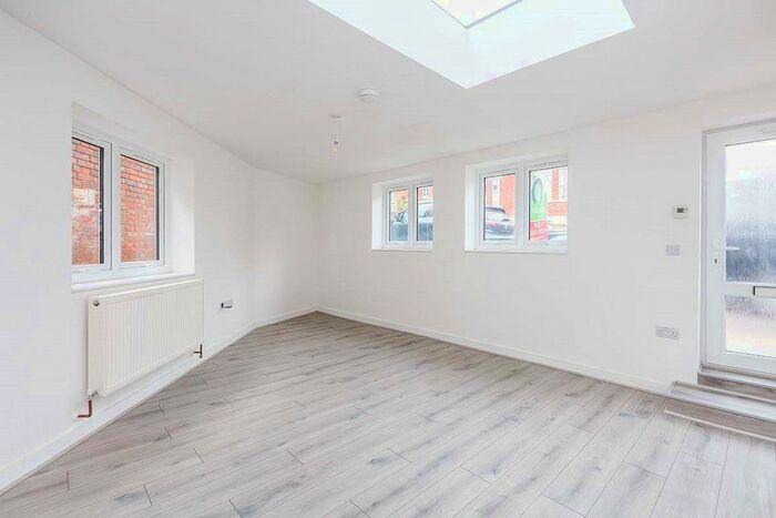 1 Bedroom Flat To Rent In Dynevor Road, Tunbridge Wells, Kent, TN4