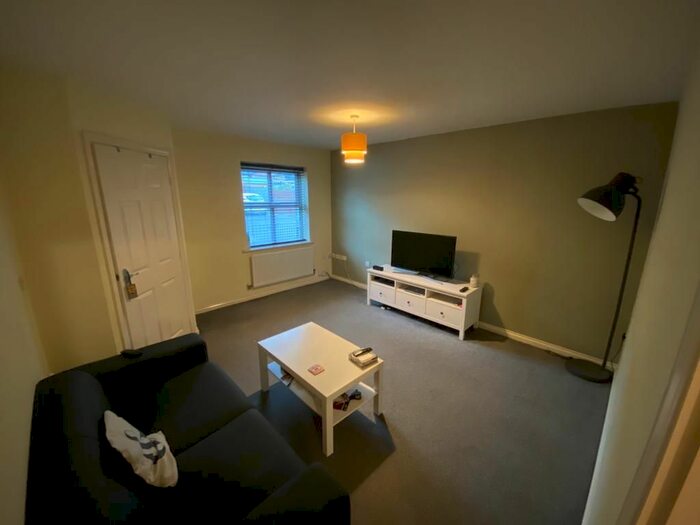 3 Bedroom End Of Terrace House To Rent In Walcher Grove, Gateshead NE8