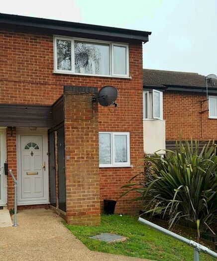3 Bedroom Flat To Rent In Lane End, Hatfield, AL10