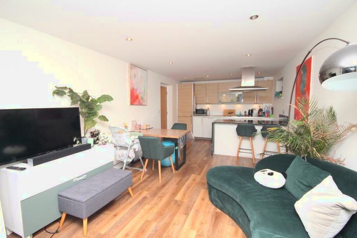 2 Bedroom Flat To Rent In Green Lanes, Islington, London, N4