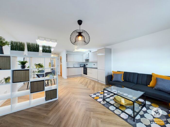 2 Bedroom Flat To Rent In Bethnal Green Road, London, E2