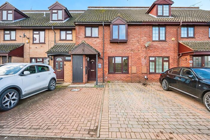 2 Bedroom Terraced House For Sale In Wyngates, Linslade, Leighton Buzzard, LU7