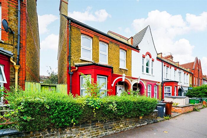 1 Bedroom Maisonette For Sale In Bloxhall Road, Leyton, E10