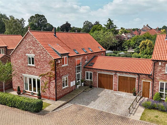 4 Bedroom Link Detached House For Sale In Pecketts Close, Sheriff Hutton, YO60