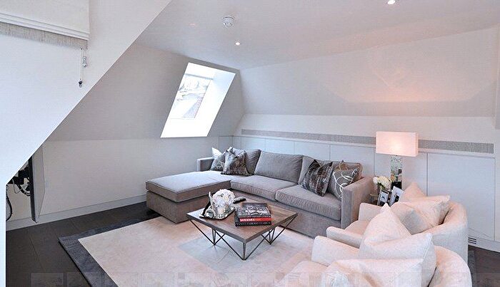 2 Bedroom Flat To Rent In Duke Street, Mayfair, W1K