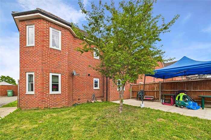 2 Bedroom Maisonette For Sale In Play Platt, Theale, Reading, Berkshire, RG7