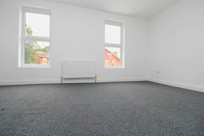 2 Bedroom Flat To Rent In Eglinton Hill, Woolwich, SE18