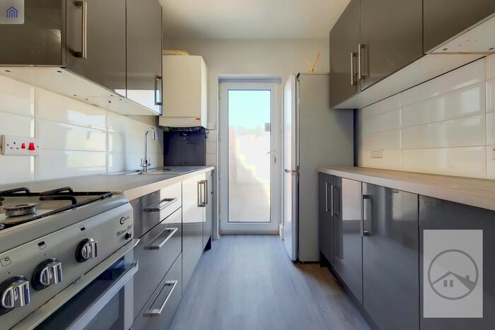 4 Bedroom End Of Terrace House To Rent In Eveline Road, Mitcham, CR4