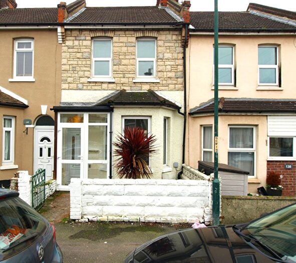 3 Bedroom Terraced House For Sale In Gordon Road, Rochester, ME2