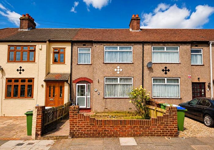 3 Bedroom Terraced House For Sale In Powys Close, Bexleyheath, Kent, DA7