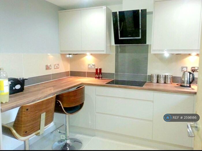 3 Bedroom Flat To Rent In Katherine Docks, London, E1W