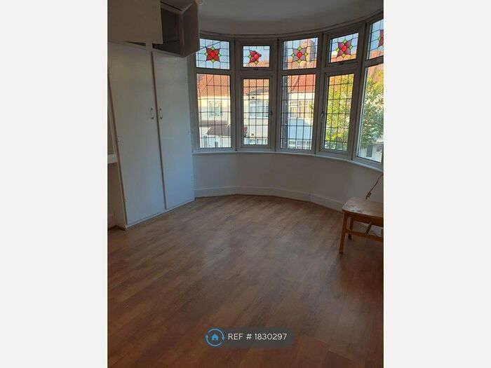 3 Bedroom Terraced House To Rent In Lawrence Avenue, London, E12