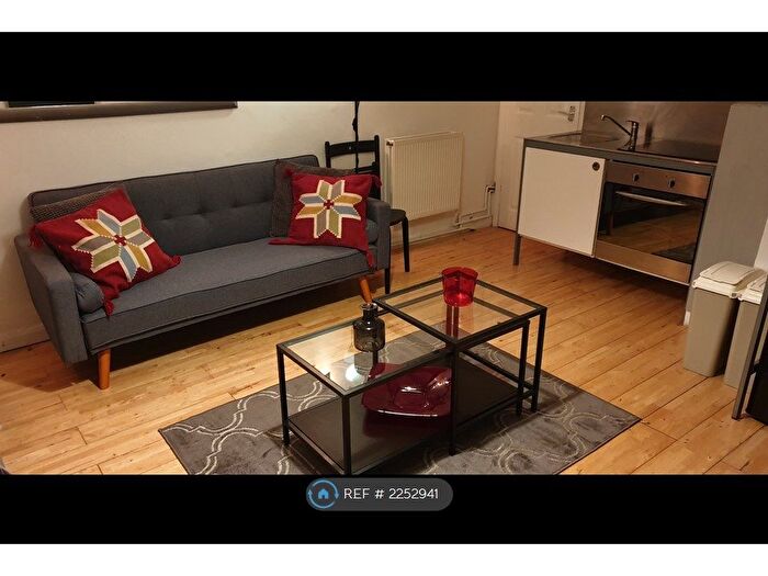 Studio To Rent In St Micheals Ave, London, N9