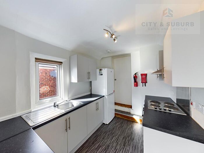 4 Bedroom Flat To Rent In Simonside Terrace, Heaton, Newcastle Upon Tyne, Tyne And Wear, NE6
