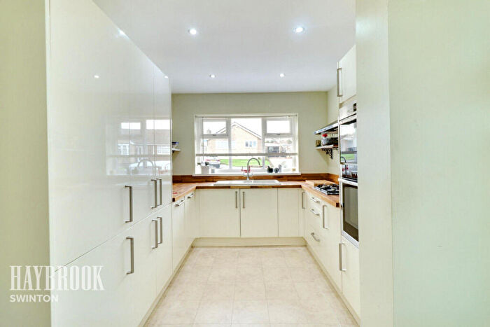 3 Bedroom Detached Bungalow For Sale In Fontwell Drive, Mexborough, S64
