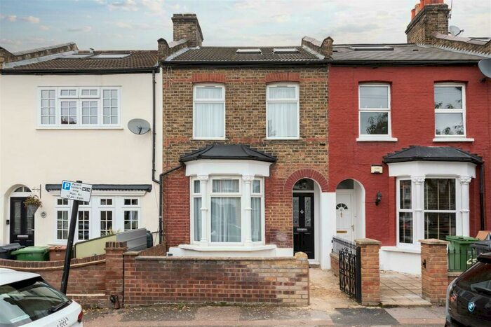 3 Bedroom House To Rent In Woodlands Road, Walthamstow, E17