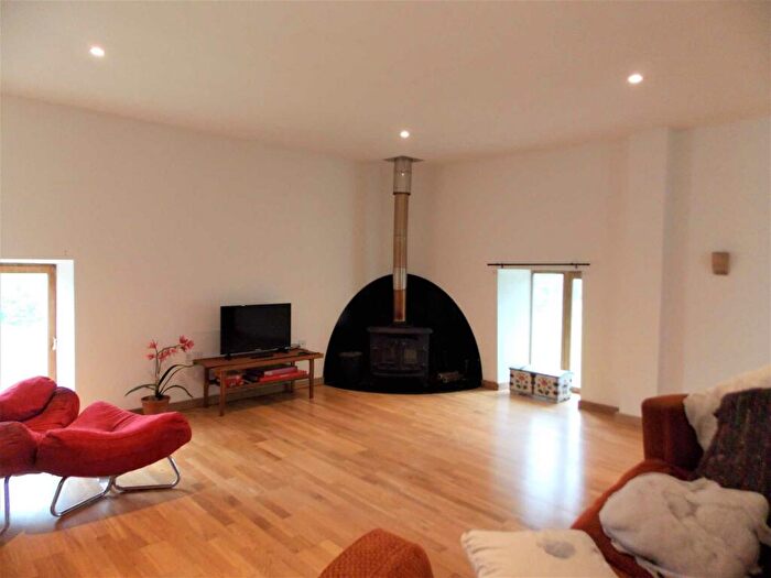 2 Bedroom Cottage To Rent In The Retreat, Frome, BA11