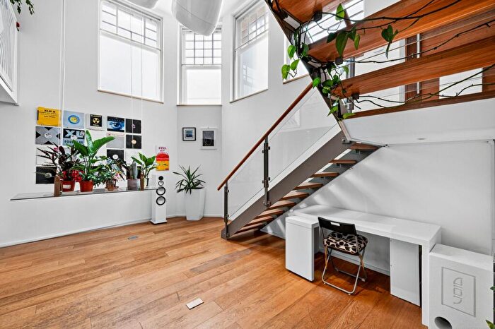 3 Bedroom Flat To Rent In Manchester Road, Cubitt Town, E14