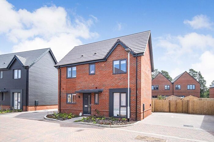 3 Bedroom House To Rent In Hunt Way, Crowthorne, Berkshire, RG45