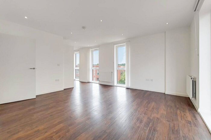 2 Bedroom Flat To Rent In Hallington Court, Edgware, HA8