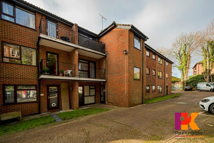 2 Bedroom Flat To Rent In Cock Lane, High Wycombe HP13