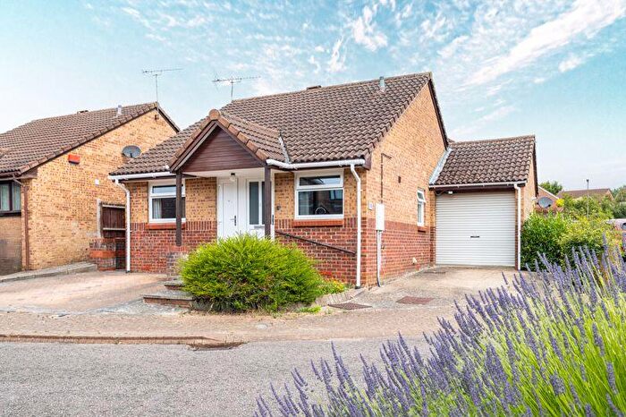 2 Bedroom Bungalow For Sale In Wetherby Gardens, Bletchley, Milton Keynes, MK3